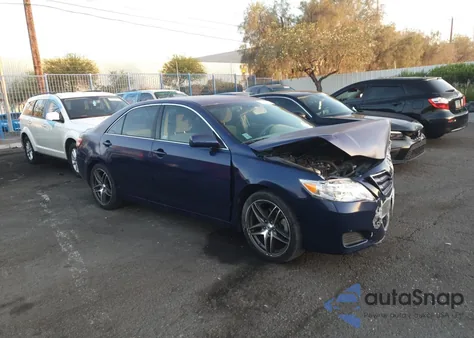 2011 Toyota Camry Base z USA, uszkodzony, nr VIN 4T1BF3EKXBU763363
